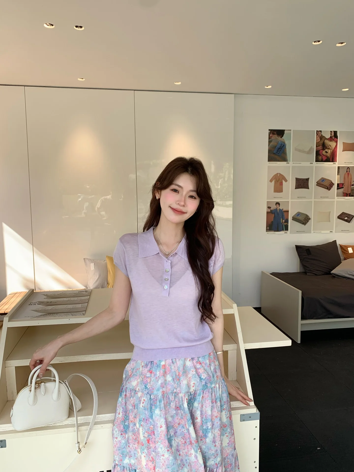 

Модный летний комплект из двух предметов: рубашка с коротким рукавом и брюки с высокой талией, светло-фиолетовый, повседневный стиль, для женщин.