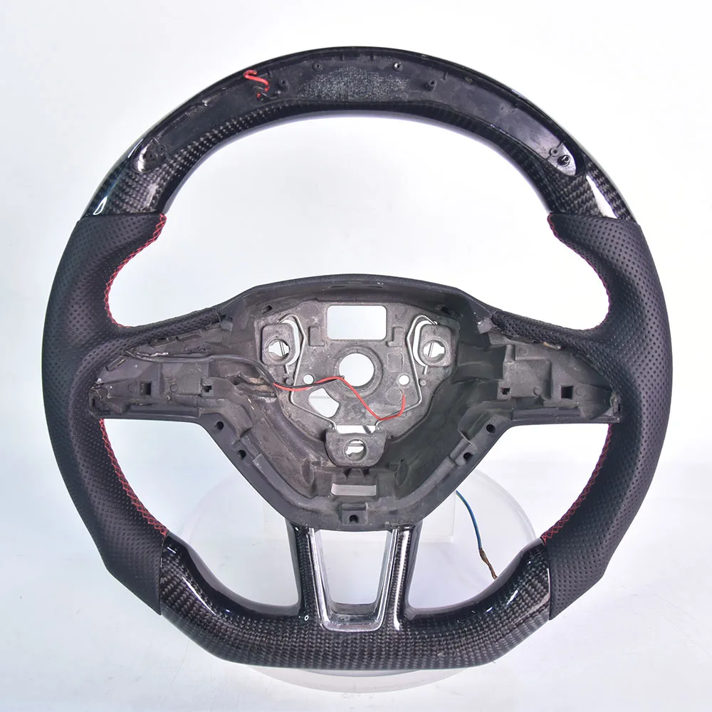 

Руль из карбона и натуральной кожи с многоцветной светодиодной подсветкой для Skoda