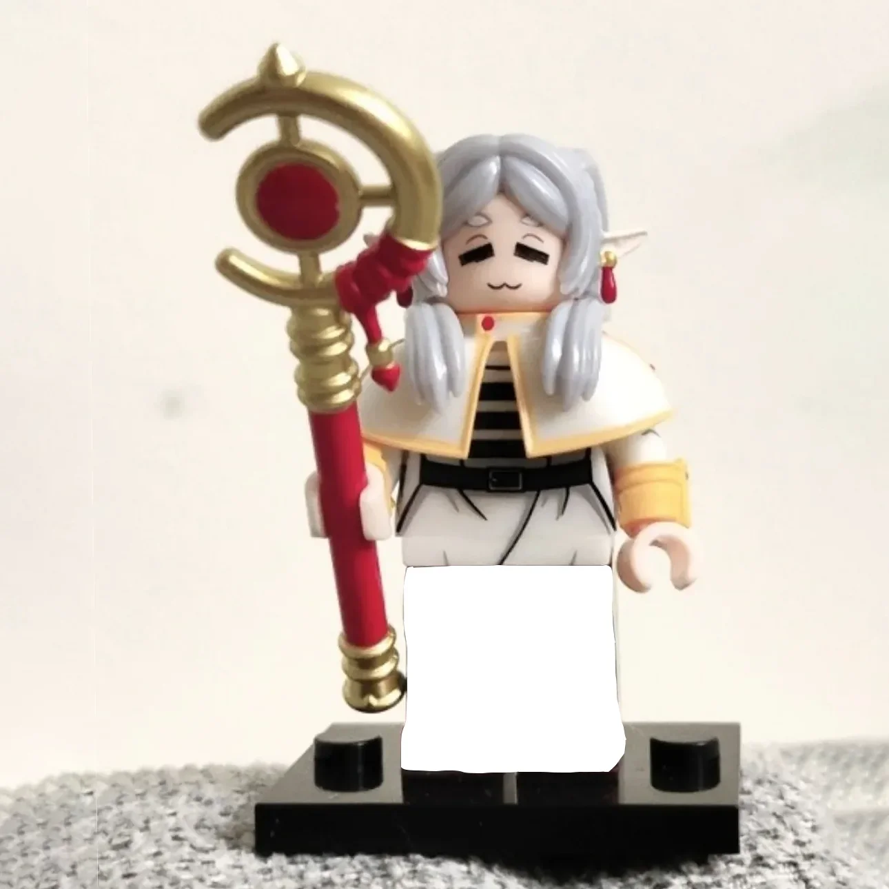 Figurine de dessin animé Frieren 3 Expressions elfe, modèle périphérique en plastique, ornements de décoration, police, Statue, cadeaux d'anniversaire pour enfants, jouets pour enfants