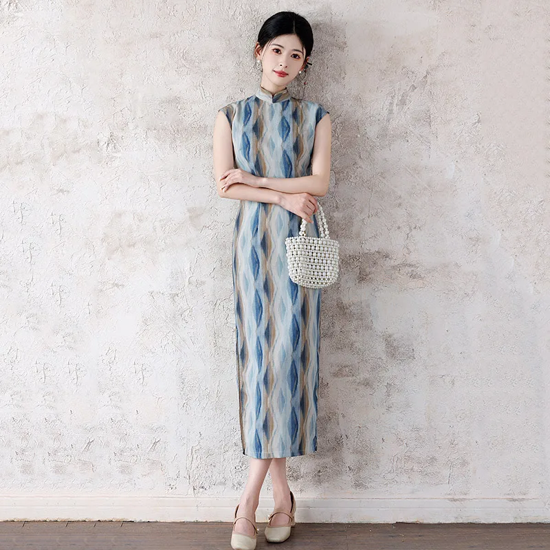 

Китайский длинный стиль, модифицированный Cheongsam, новинка 2025 года, стиль для молодых девушек, облегающий летний Ципао с короткими рукавами в стиле ретро