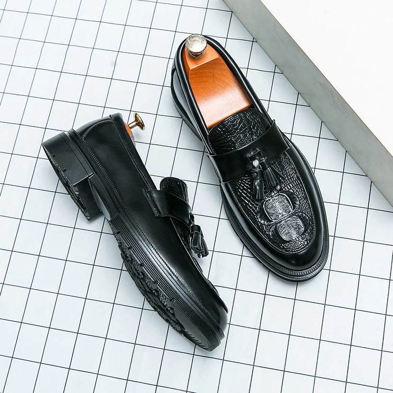 أحذية كاجوال للرجال بشراشيب مناسبة للعمل الرسمي بنمط تمساح أحذية عصرية ذات ملمس راقي