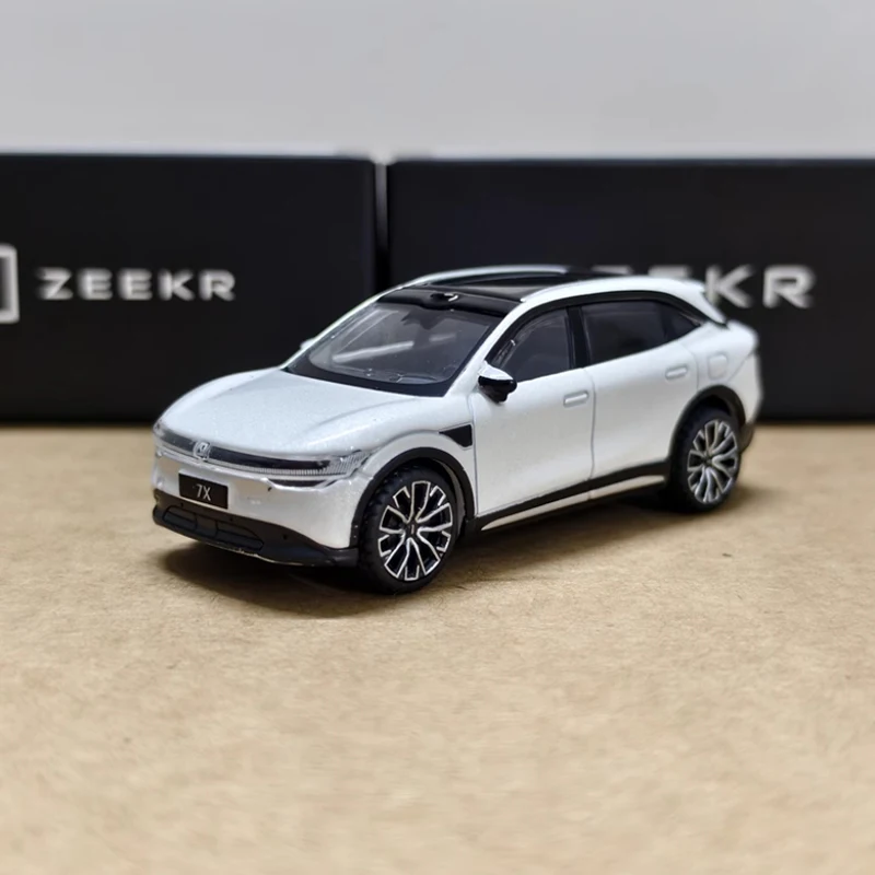 دييكاست 1:64 مقياس جيلي ZEEKR 7X جديد الطاقة سبيكة محاكاة نموذج سيارة عرض ثابت المقتنيات الصبي هدية حلية