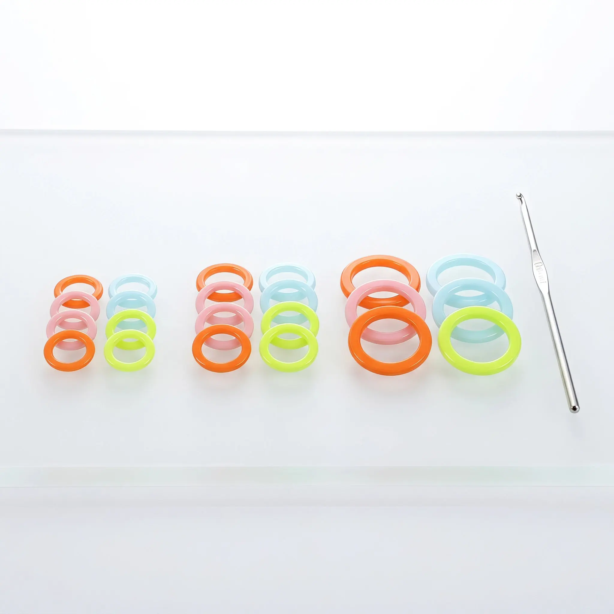 300Pcs Assorted Size Stitch Marker Rings 1Cm 1.2cm 1.5cm Colorful Plastic Crochet Knitting Markers for Pattern Repeats Row