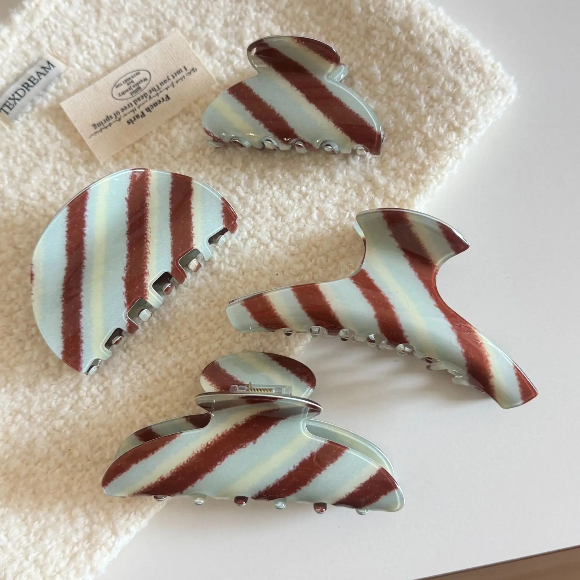 

Korean Women Brown Diagonal stripes Printing Senior Acrylic Hair Claw Barrettes Girls Fashion Hair Clip Lady Hair Accessories