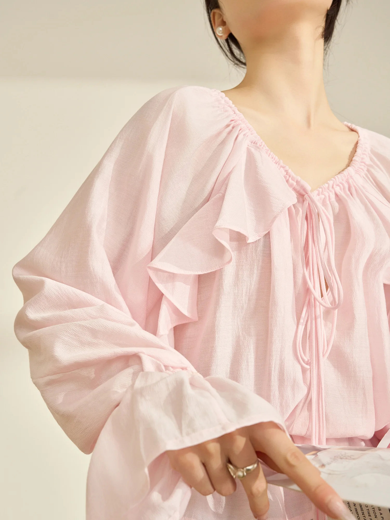 

Pink Belted Hem Shirt Women's Spring 2026 Style Slimming Waist Cinching Anti-Aging Flowing Era Casual V-Neck Long Sleeve Poly...