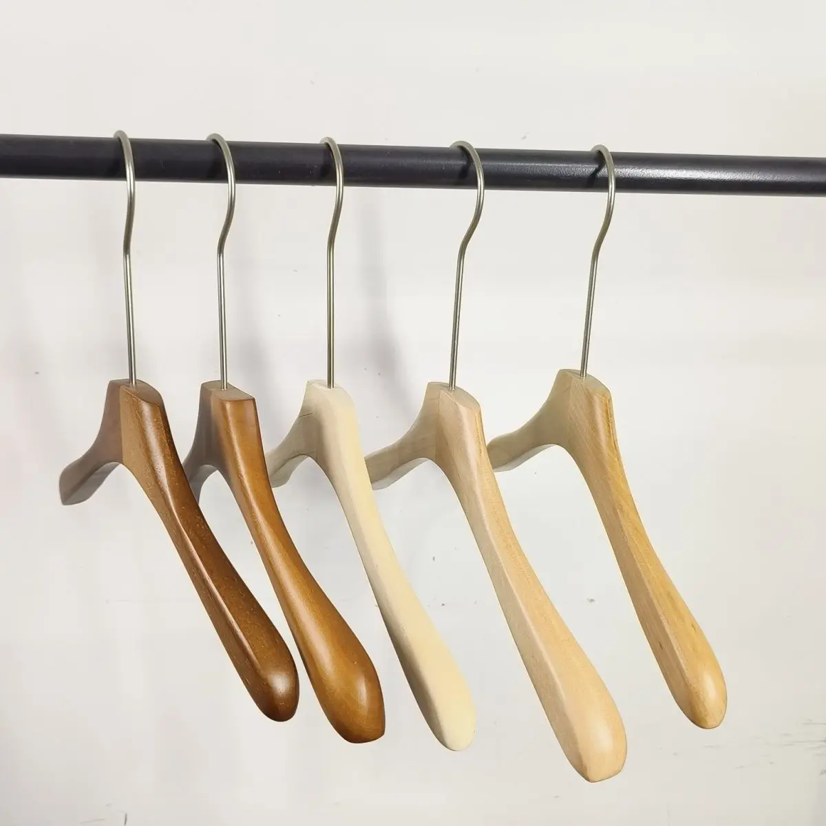 Non-Slip Heavy Duty Space Saving Durable Plastic Hangers For Suit Coat Shirt Pants Closet Clothing Wardrobe Storage