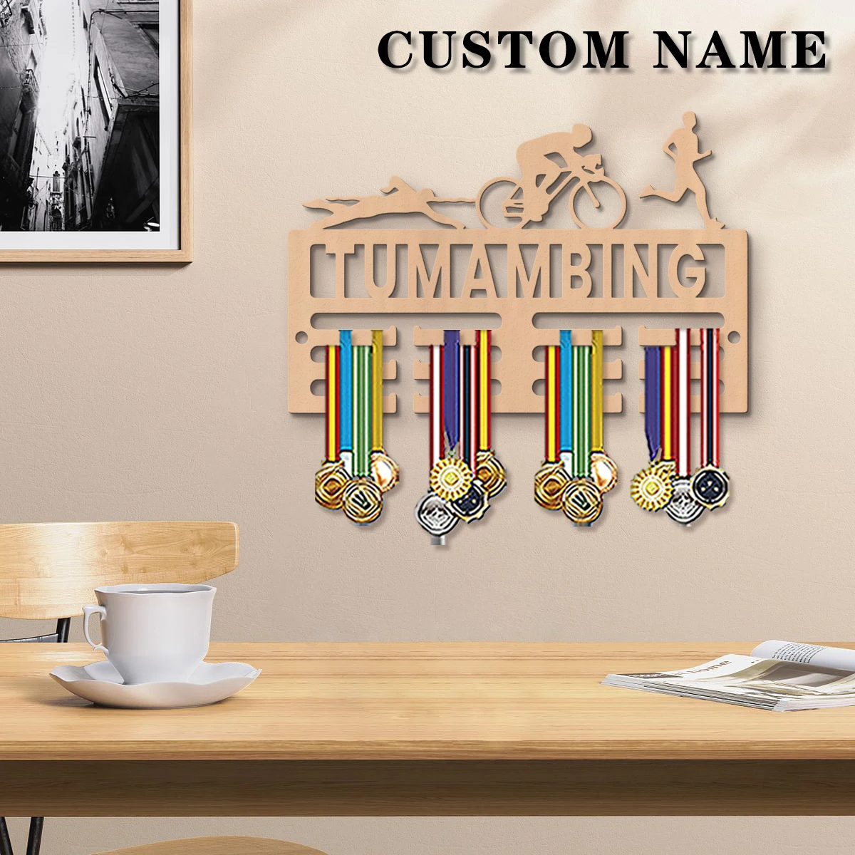 1 Stück Maßgefertigter Holz-Medaillenhalter für Triathlon, Personalisiertes Medaillen-Display für Athleten, Ideales Geschenk für Familie und Freunde