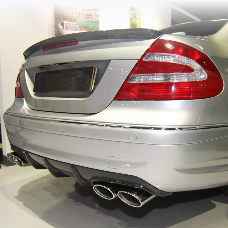 

Suitable for Benz CLK W209 CLK200 CLK240 CLK320 CLK500 2002-2010 (AMG version only) Carbon fiber rear bumper rear lip diffuser