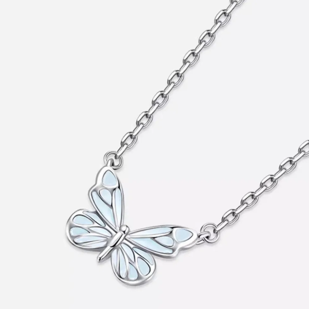 قلادة بيضاوية أنيقة جديدة لعام 2025 مع نغمة فاخرة وخالدة