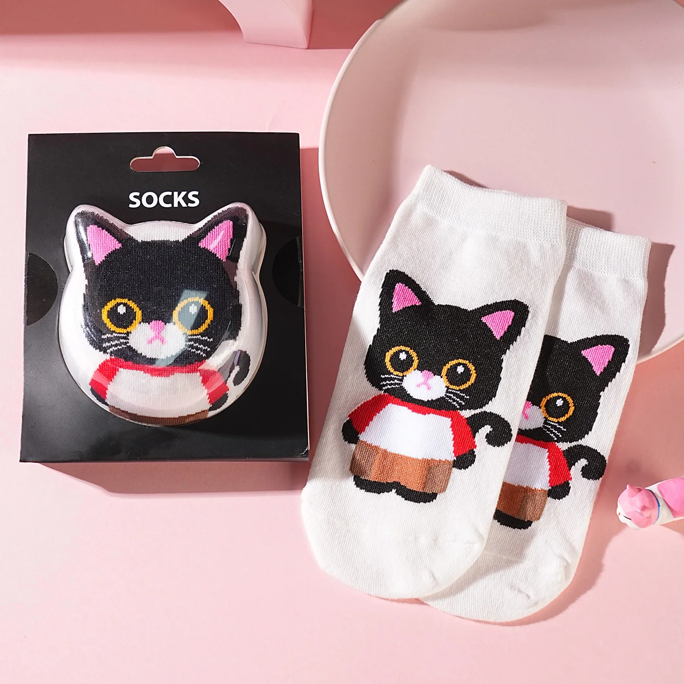 1 pair of unisex short socks with a novel and interesting animal cat design, gift box socks, creative socks, fashionable and trendy style, comfortable and breathable, suitable for parties, casual wear, Valentine's Day, Halloween, birthdays, Christmas, New Year, Thanksgiving, autumn and winter, all-season style, creative gift box