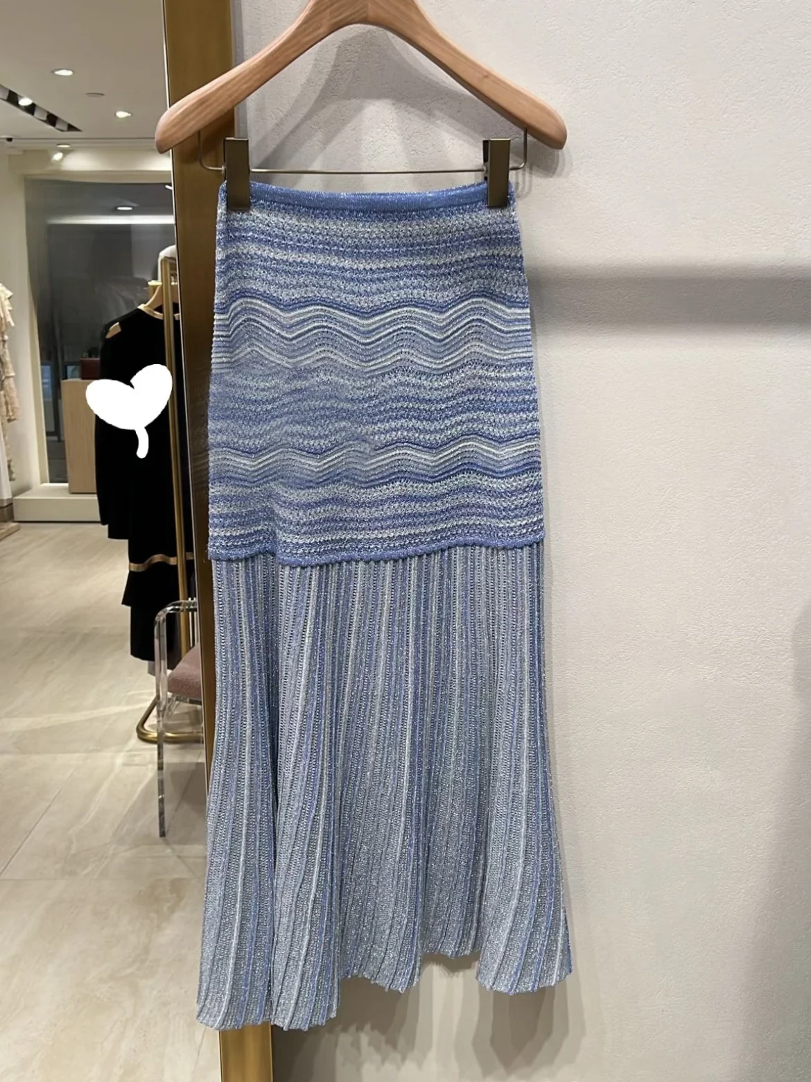 

Heidd Gradient Blue Shiny Thread Midi Skirt Spring Summer Vacation Style High Waist Pleated Ladies Skirt Standard Edition