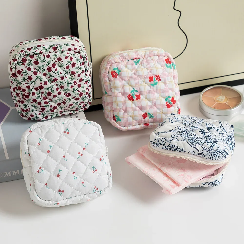 Trendy Korean Makeup Bags Women Cosmetic Bag Cute Coin Purse Cartoon Fabric Women\'s Key Lipstick Bag Sanitary Napkin Storage Bag