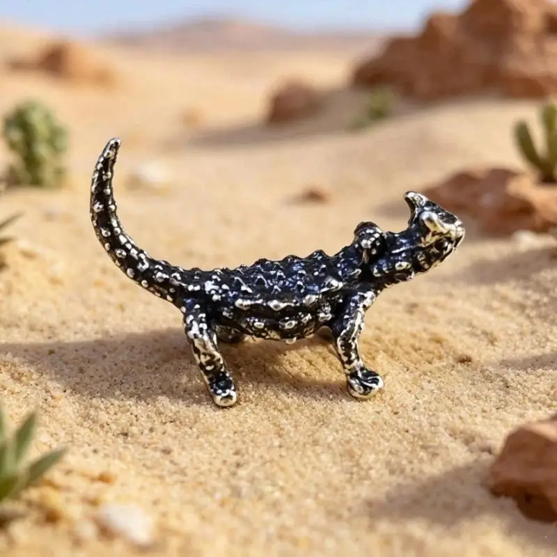 Solid Alloy Horned Lizard Mini Figurine Rustic Vintage Finish Compact Desktop Decor for Living Room Side Table