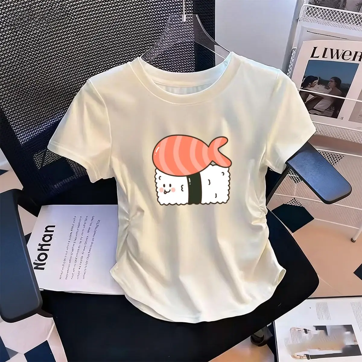 Damen-T-Shirt mit elastischem Bund, niedliches Lachs-Sushi-Kunst-Print, kurzärmelig, Rundhalsausschnitt, lässig
