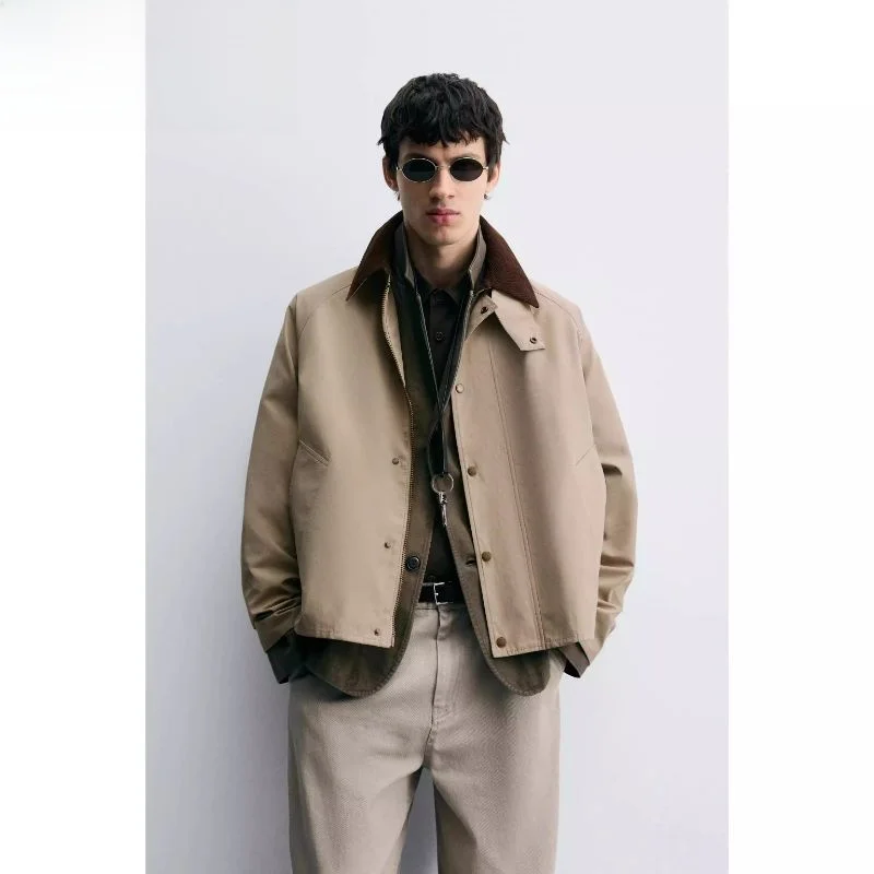 

Новая мужская куртка-ветровка 2025 года, осенняя, из технологичной ткани, с цветными вставками, свободного кроя, с длинными рукавами, ветрозащитная, из полиэстера.