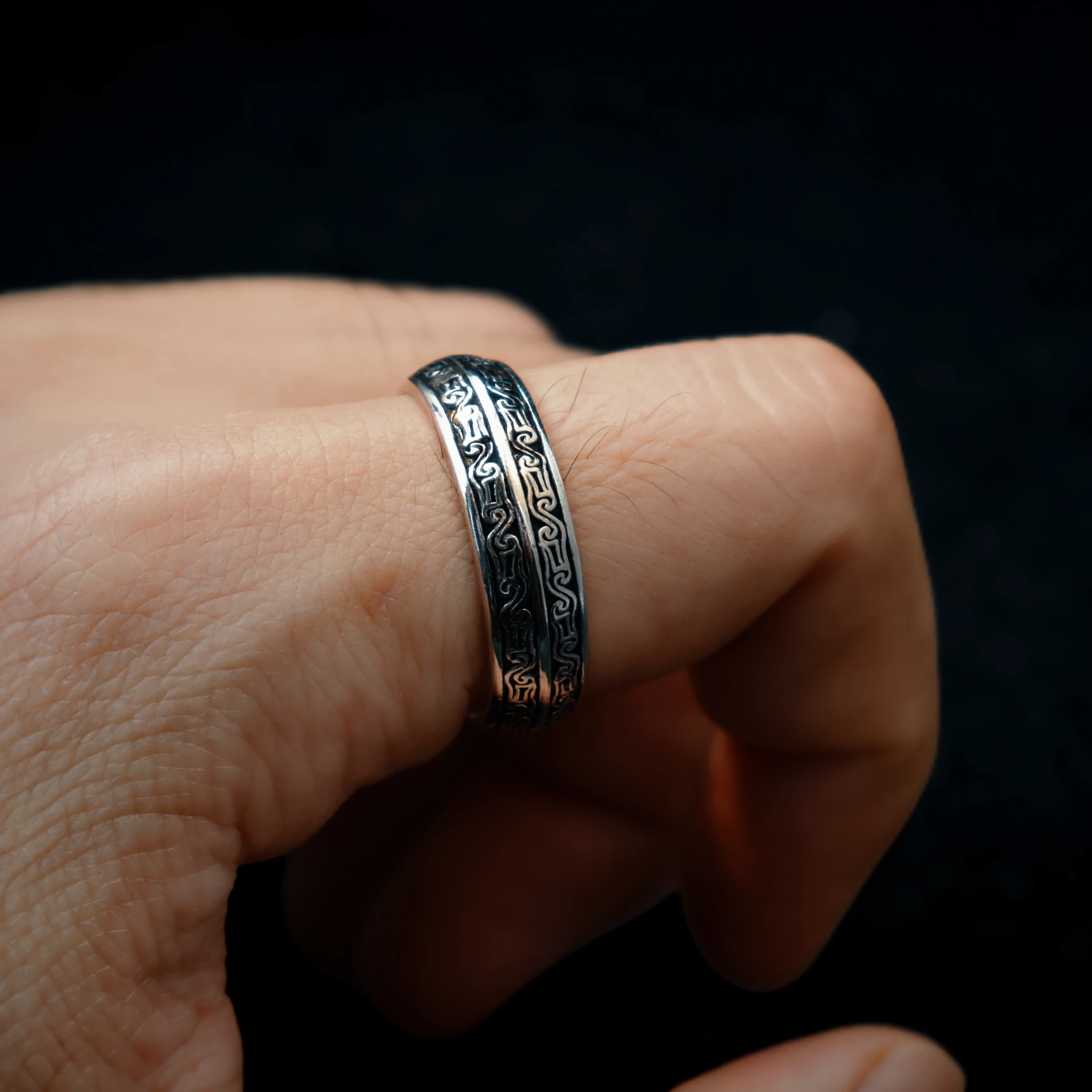 Retro-Zoomorphales Spiralmotiv Verstellbarer Offener Ring für Männer, Versilbertes Messing, Gotischer Edgy-Schmuck, Historisches Accessoire, Geschenk – Detail 5
