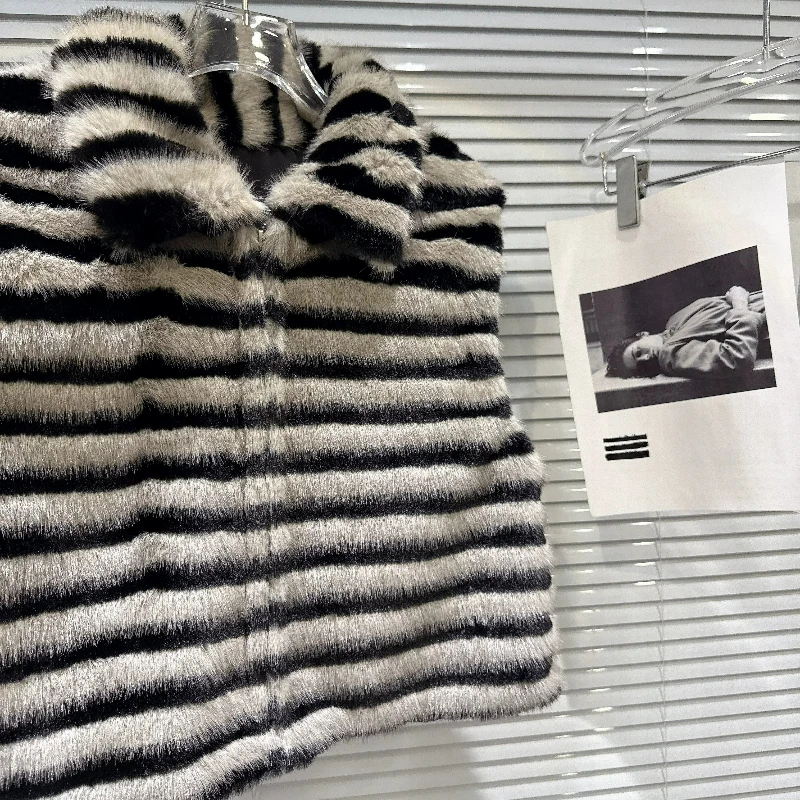Women Striped Faux Fur Vest Sleeveless Lapel Collar Cropped Waistcoat Fashion Winter Warm Furry Outerwear Ladies Casual Coat