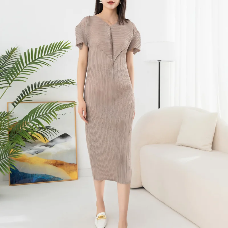 

Miyake Pleated Summer Dress New Women's 2023 Fashion Temperament Thin Loose V-neck Bud Wrapped Hips Mid-length Dresses