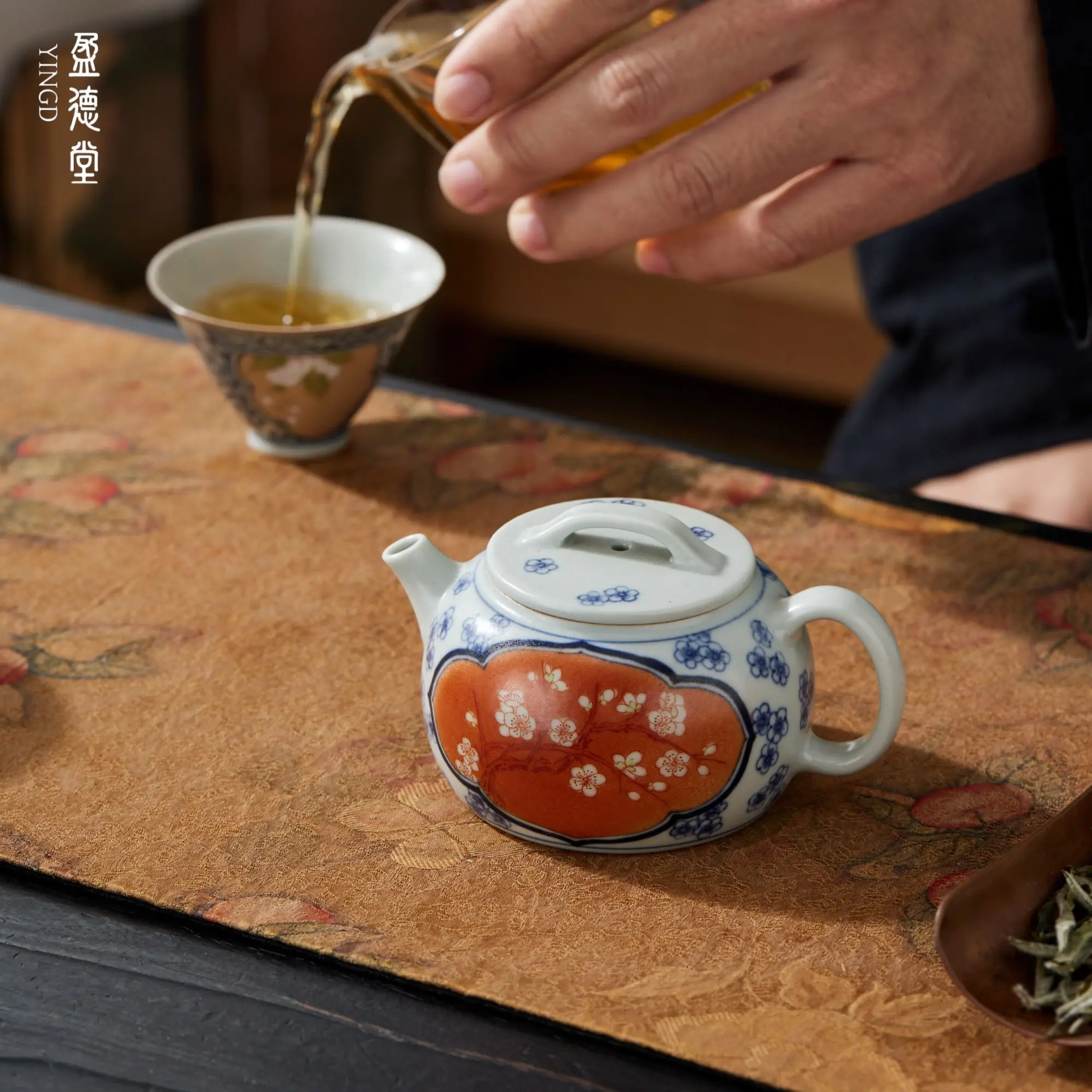 Yingdetang Jingdezhen Hand-Painted Blue And White Open Window Ceramic Brewing Single Pot Household High-End Tea Set Handheld