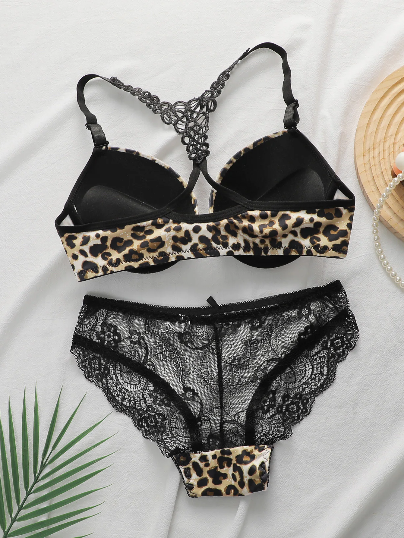 Dámská sexy spodní prádlo s přední přezkou, leopardím potiskem, krajkou a překříženými zády s ocelovými kroužky, nařasenou push-up podprsenkou A3159 - náhled 2