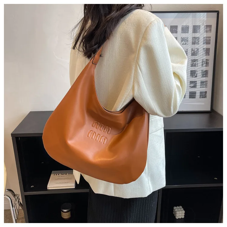 Nova bolsa balde de grande capacidade para mulheres, bolsa espaçosa de ombro e axilas, bolsa de dia de nicho minimalista
