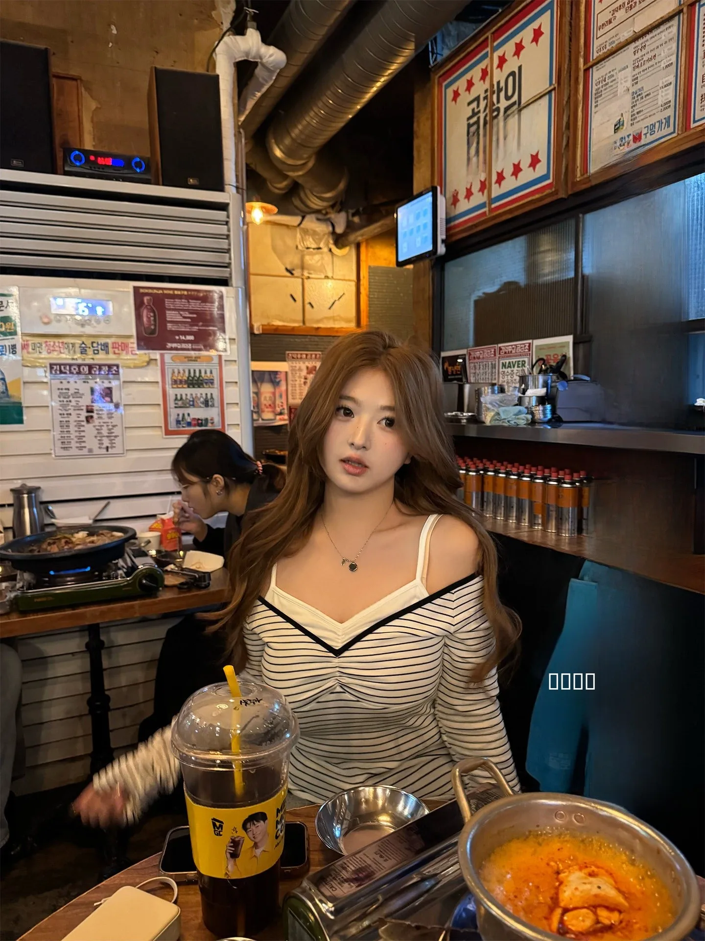 

Slim Fit Stripe V-Ne Dstring Ne Hanging Long Sve Top Fake Two-Piece Sle Casual Wear for Women Spring Season