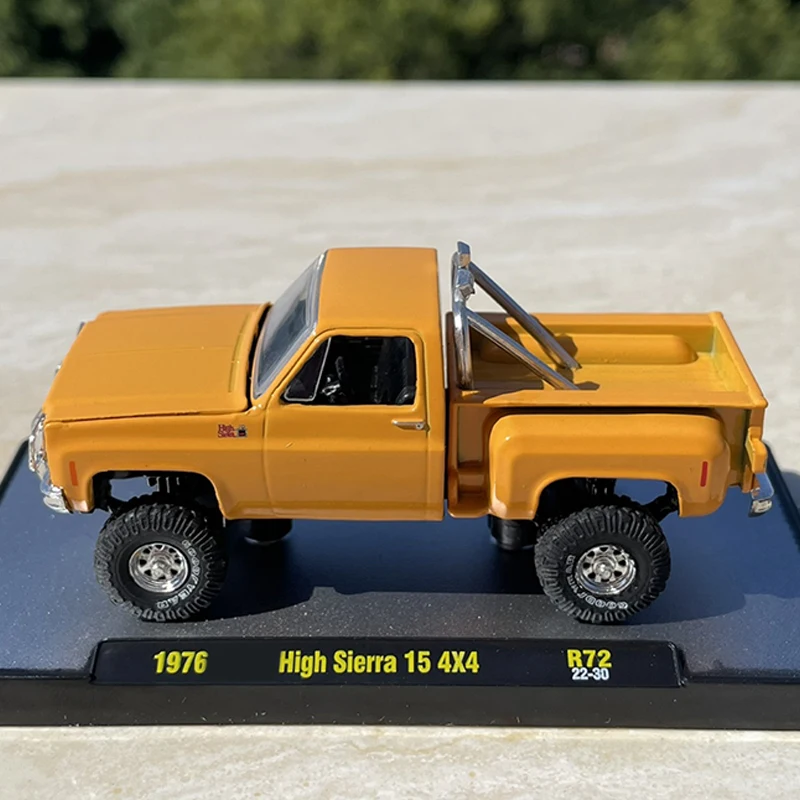 1:64 Scale Diecast Alloy GMC 4X4 Off-road Vehicle Pickup Truck Toy Car Model Classic Adult Souvenir Ornament Gift Static Display