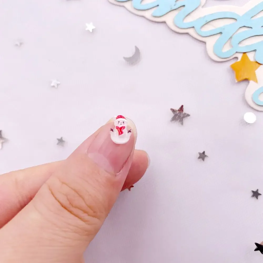 100 stks Hars Mini Kleurrijke Kerstman Sneeuwpop Kerstboom Herten Heilig Vuur Plat Nagels Art Decor DIY Plakboek Accessoires