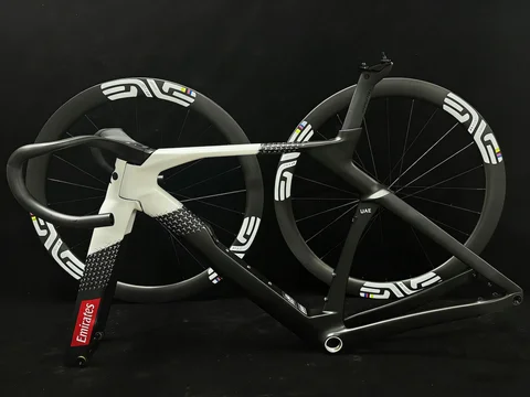 2025 Aerodynamic Carbon Fiber Frameset Y1RS High-Quality Compatible with DI2 Includes Handlebars