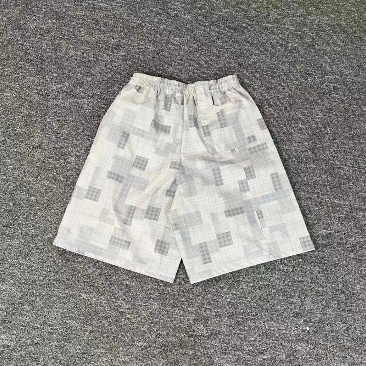 Fashionable American Street  Pattern Camouflage Grid Loose Fit Straight Leg Five-Quarter Shorts for Young Men
