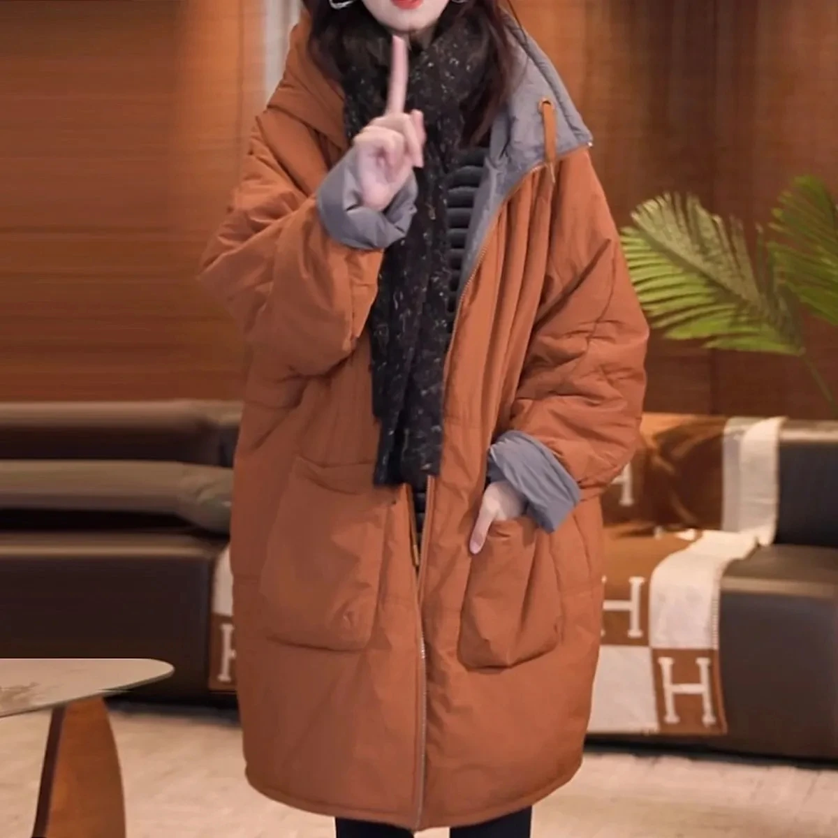 

Широкая версия хлопкового пальто с капюшоном, двусторонняя куртка большого размера, свободная и теплая зимняя повседневная верхняя одежда 2025 года w1538