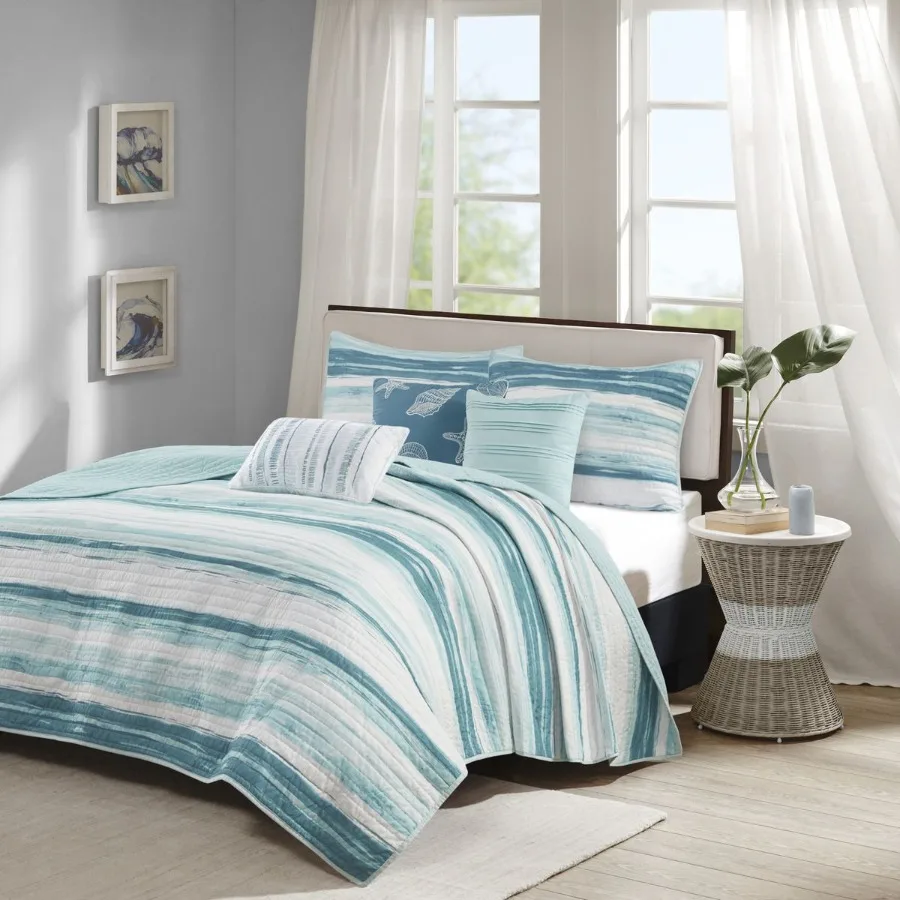 

6 Piece Printed Quilt Set with Throw Pillows Aqua King Cal King