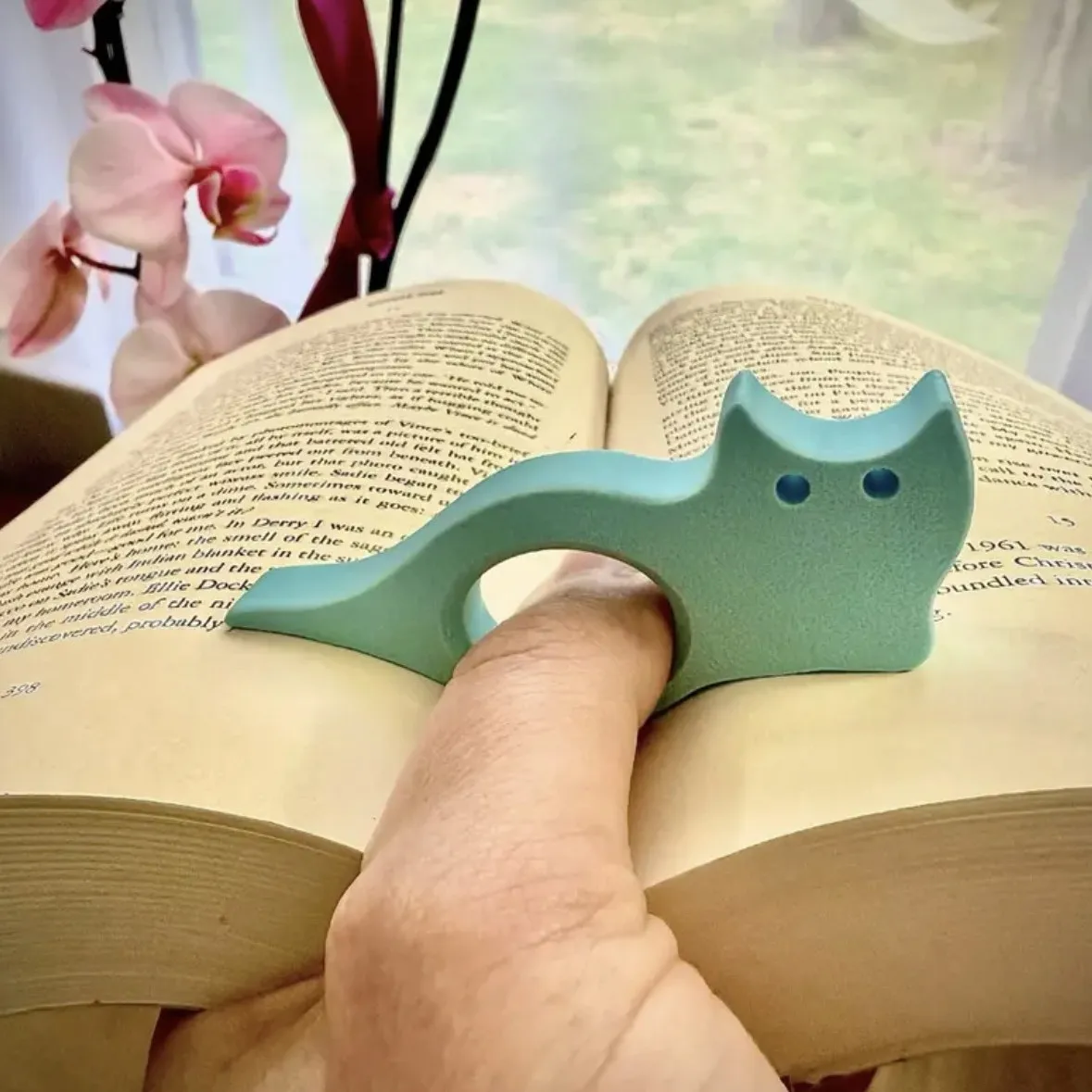 

3D Printed Cat Thumb Book Page Holder, Cute Finger Bookmark for Reading, Novelty Page Keep for Book Lovers Gift