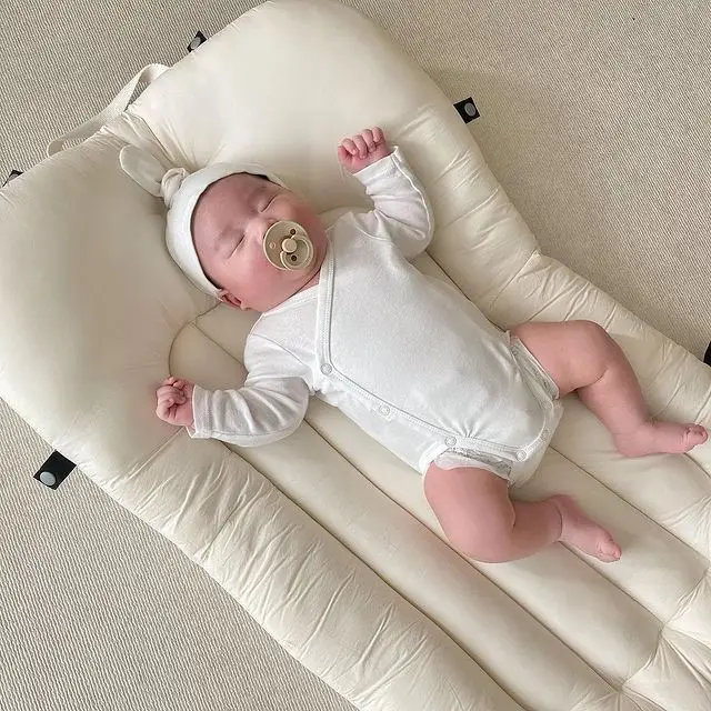 سرير محمول من INS Baby Babynest، سرير متوسط مريح لحديثي الولادة، قابل للطي ومضاد للضغط