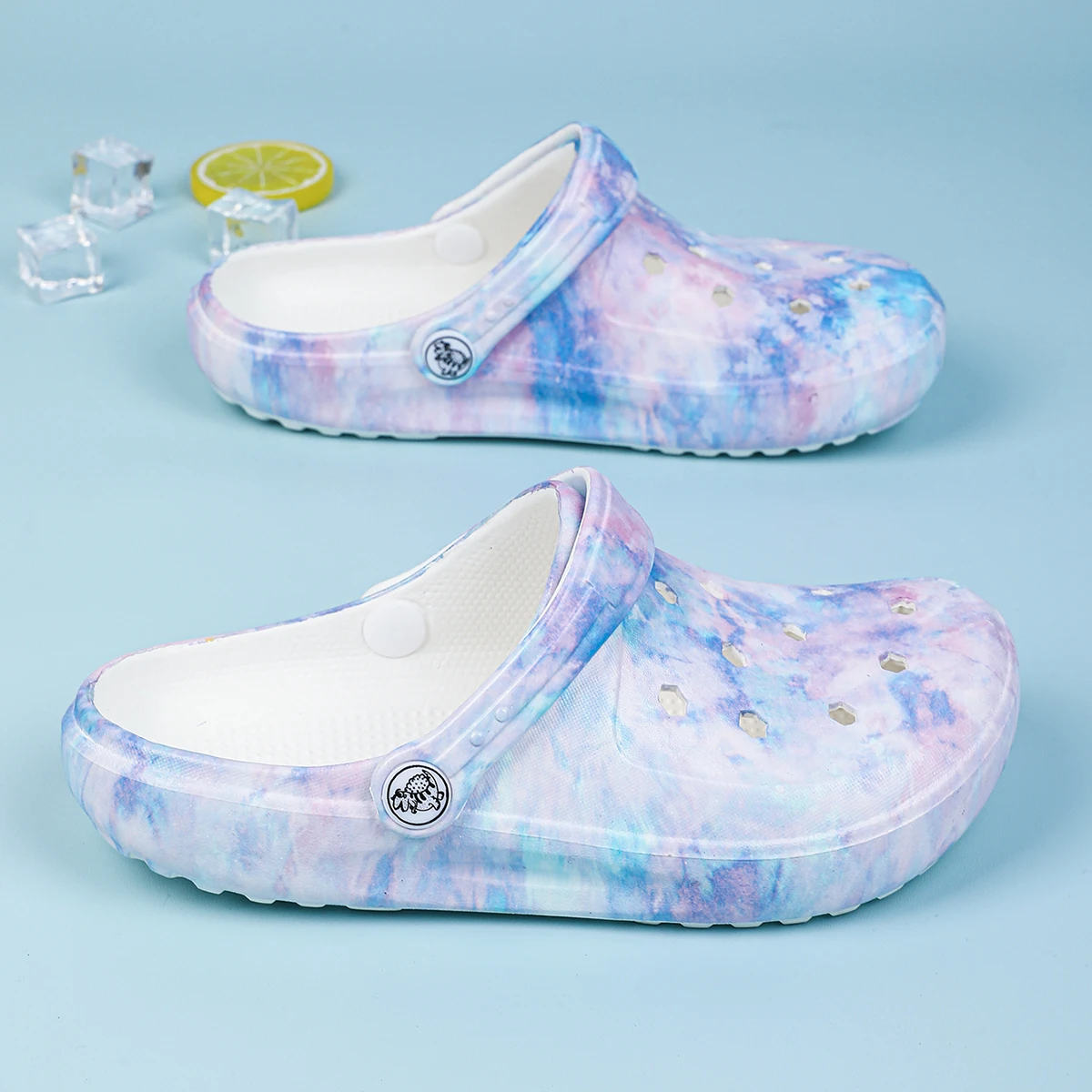 Women's stylish graffiti pattern clogs, summer casual hollow design garden shoes, comfortable slip-on beach shoes