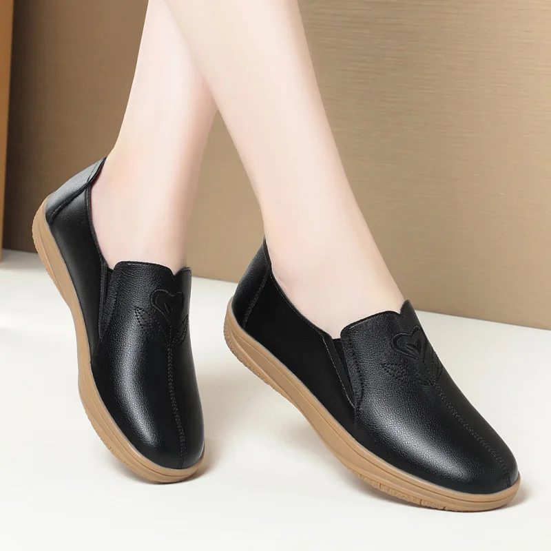 New Woman Flats 2024 Spring Autumn Soft Leather Anti-slip Wedges Single Casual Shoes Soft Bottom Comfort Mom Granny Shoes Daily