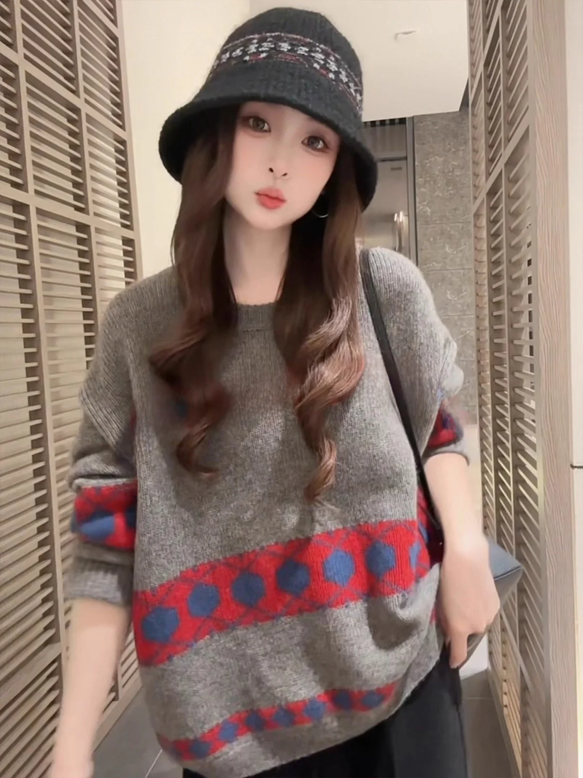 

Свободный вязаный свитер с круглым вырезом для женщин, модный, в корейском ретро-стиле, осенняя коллекция 2025, новинка, повседневный, с абстрактным узором