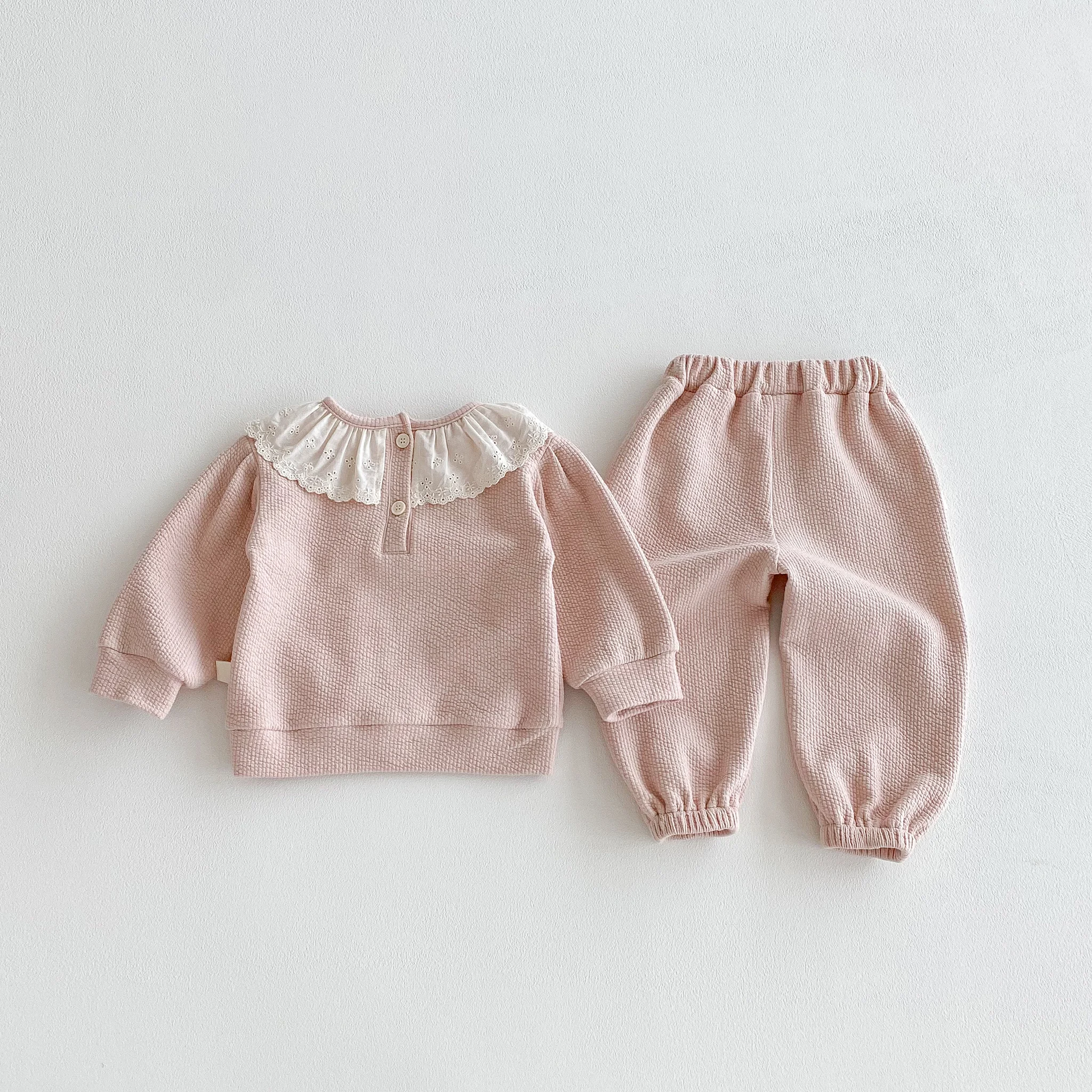 Frühlings- und Herbst-Set im Koreanischen Stil: Niedliches Baby-Sweatshirt mit Spitzenbesatz und Puppenkragen sowie Jogginghose – Detail 4