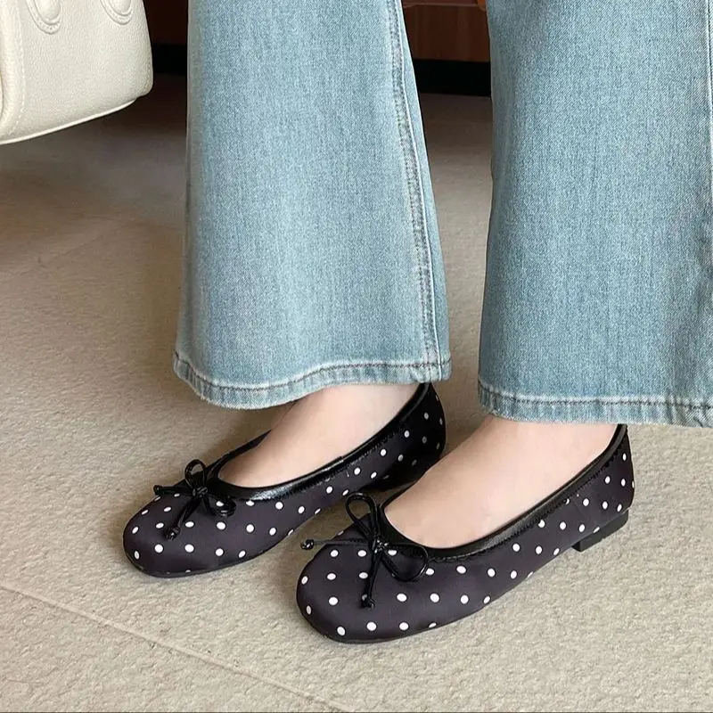 

Flats Shoes Women Low Heel Pumps White Black Round Toe Ballet Flats Comfort Bow Ladies Belt Buckle Shoes Big Size 42 43