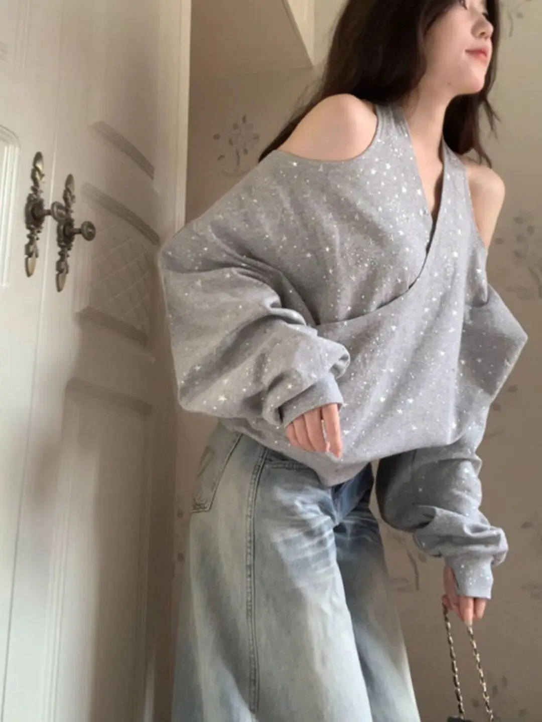 

Gray V-neck Sweatshirt Women's Loose Korean Style Long Sleeve Shoulder Bared Silver Star Heat Transfer Spring Autumn New Style