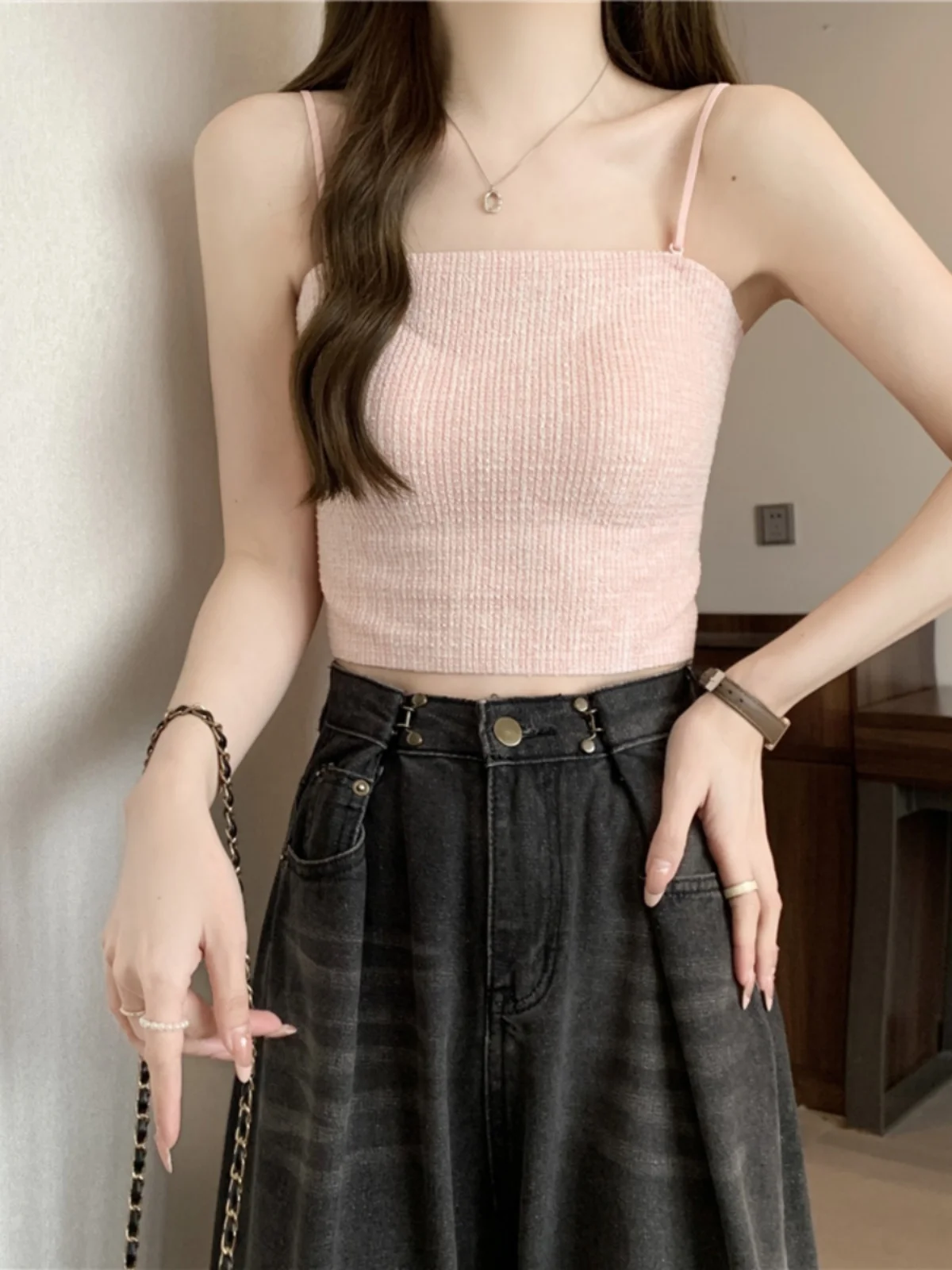 

Thai Sle Small Strap Vest Women's Inner Wear 2024 New Summer Outdoor Wear Beautiful Ba Bra Inteated Svel Top