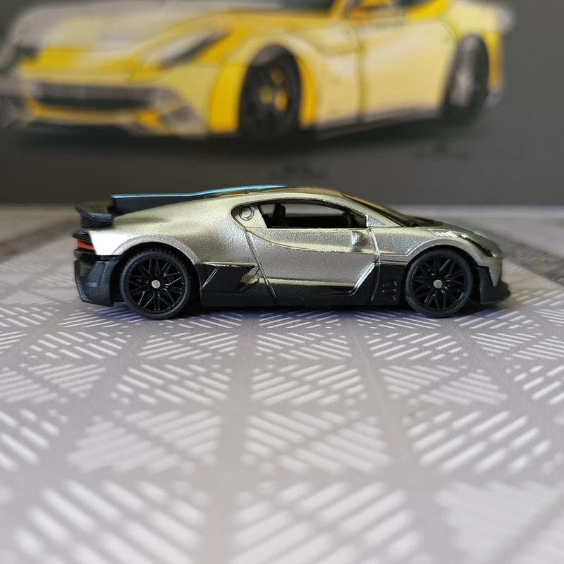 1:64 محاكاة Bugatti DIVO سبيكة السوبر نموذج سباق زخرفة ثابتة صغيرة الحجم الديكور مجموعة الهدايا