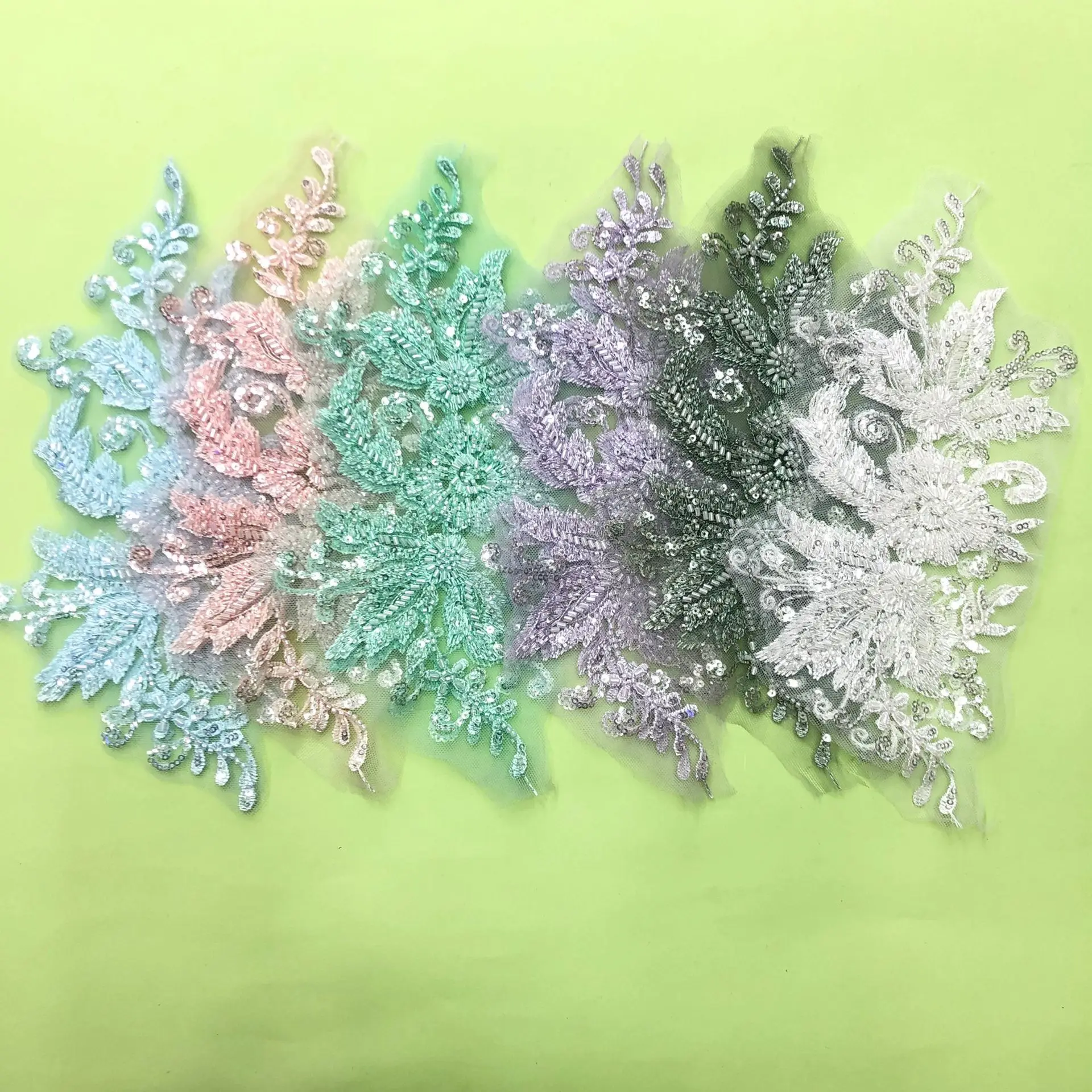 

Multi-Color Sequin Fabric Tulle Lace Embroidery Appliqued 3D Floral Patches Trims for Wedding Dresses Costumes Bridal Material