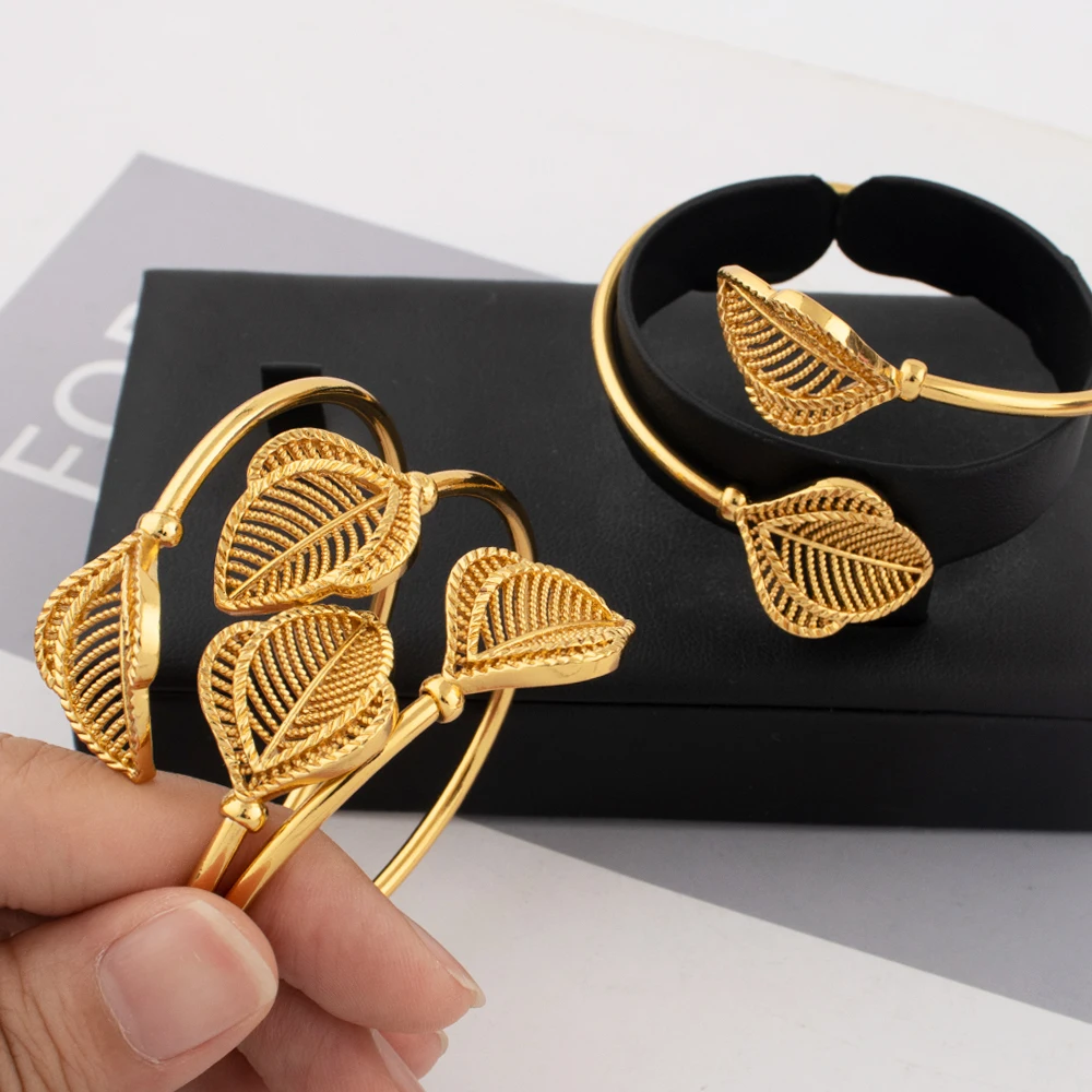 أساور جديدة للنساء على شكل أور - مراجعة Men Accessories In Dubai وسعره