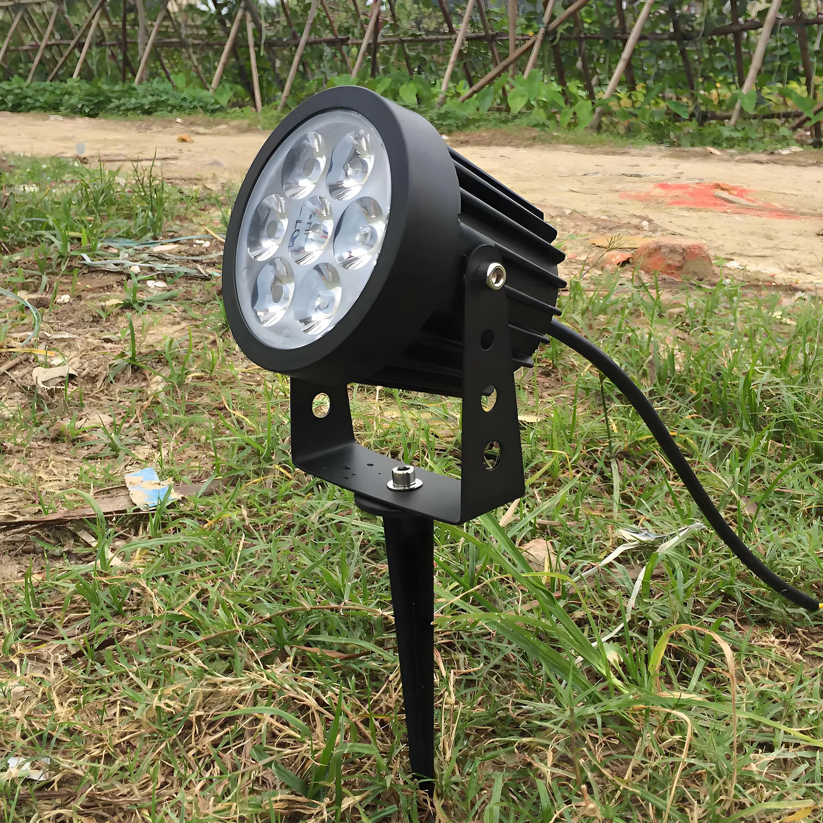 2 قطعة المسامير الأرضية الألومنيوم طويلة الأمد للأضواء في الهواء الطلق سهلة التجميع أجزاء إضاءة المناظر الطبيعية المسامير الأرضية الألومنيوم حصص