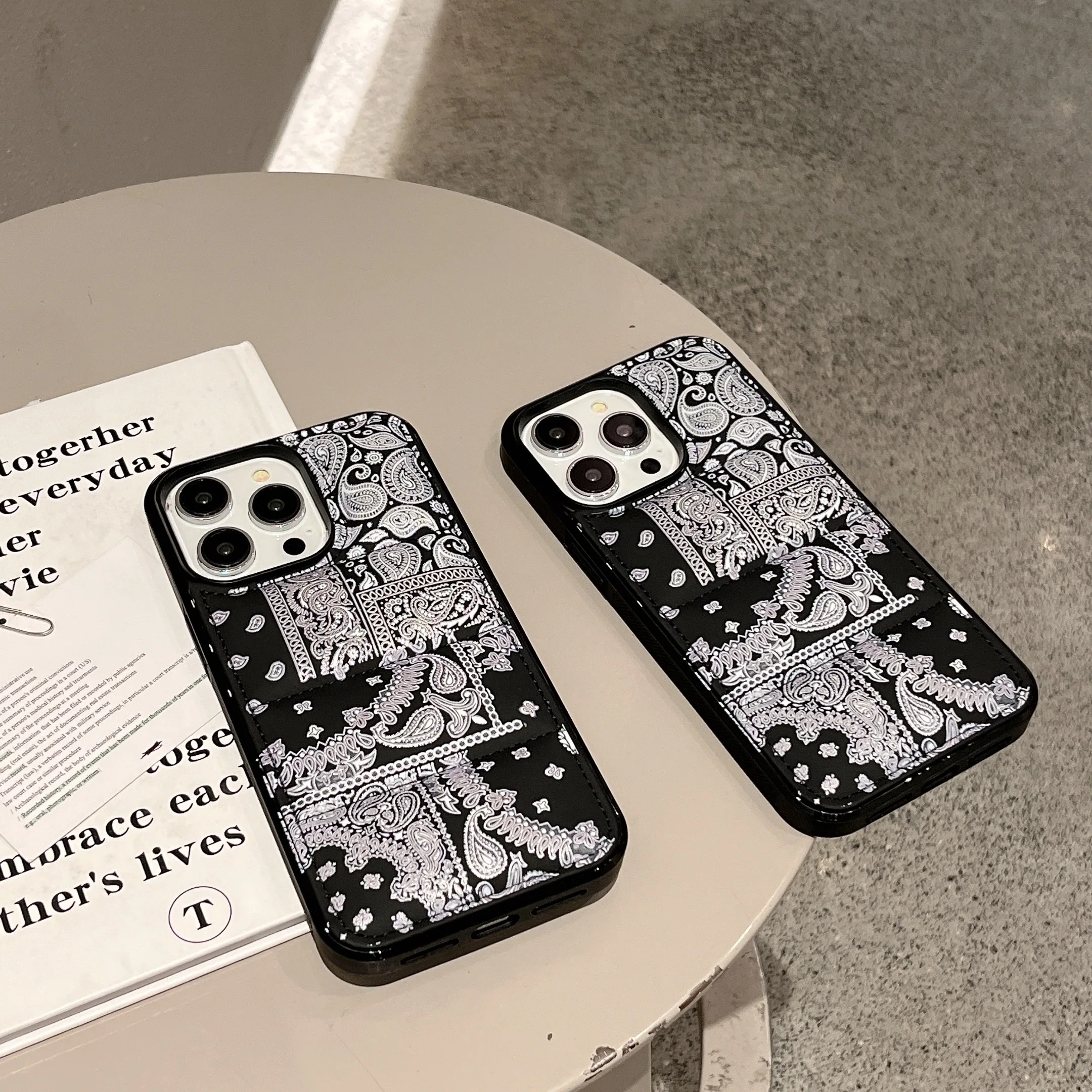 Paisley Pattern Shockproof Protective Cover Case For iPhone 16 15 14 13 12 11 Pro Max 7 8 Plus X XR Down Jacket The Puffer Case