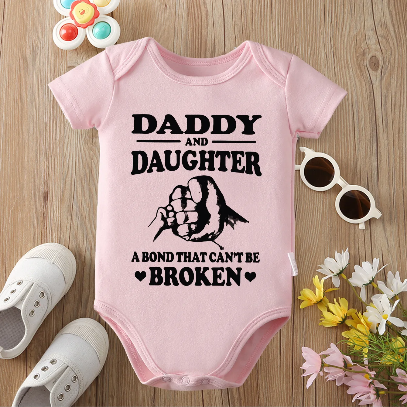 

100% хлопок Baby Loves Dad, изысканная ткань с принтом, удобный комбинезон-боди для малышей, комбинезон для новорожденных от 0 до 12 месяцев