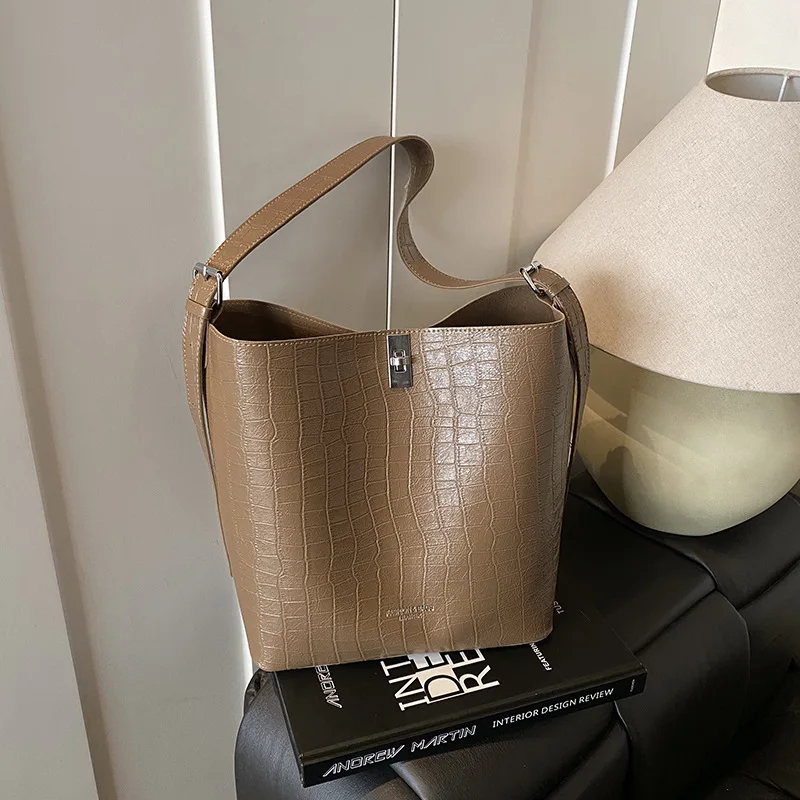 Vintage Fashion Bucket Bag Femininity Underarm Bag Versatile Commuter Shoulder Tote Bag