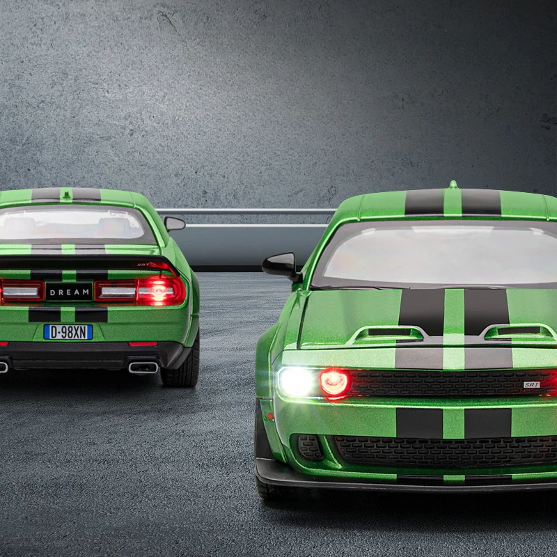 1:22 Challenger SRT Hellcat Demon EyesโลหะผสมDiecastรุ่นรถของเล่นล้อดึงกลับSupercarแสงเสียงของเล่นสําหรับเด็ก