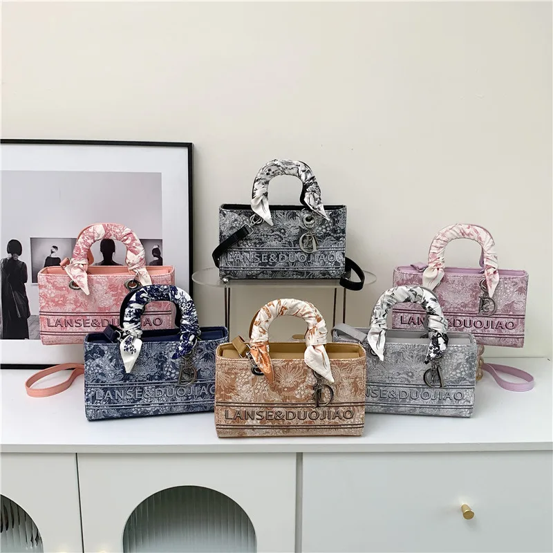 

2025 Elegant Lady-Inspired Handbag, Trendy Shoulder & Crossbody Bag for Women, Unique Structured Purse with Chain Strap